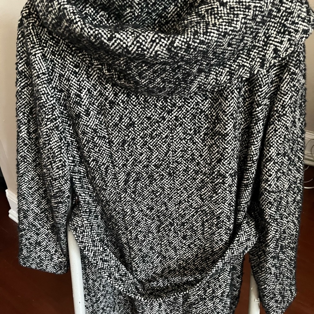 Wool cow neck coat black/white